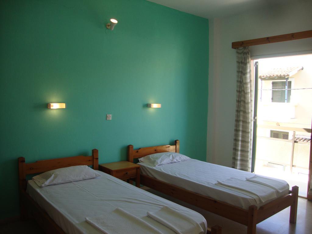Alex * Roda (Corfu)